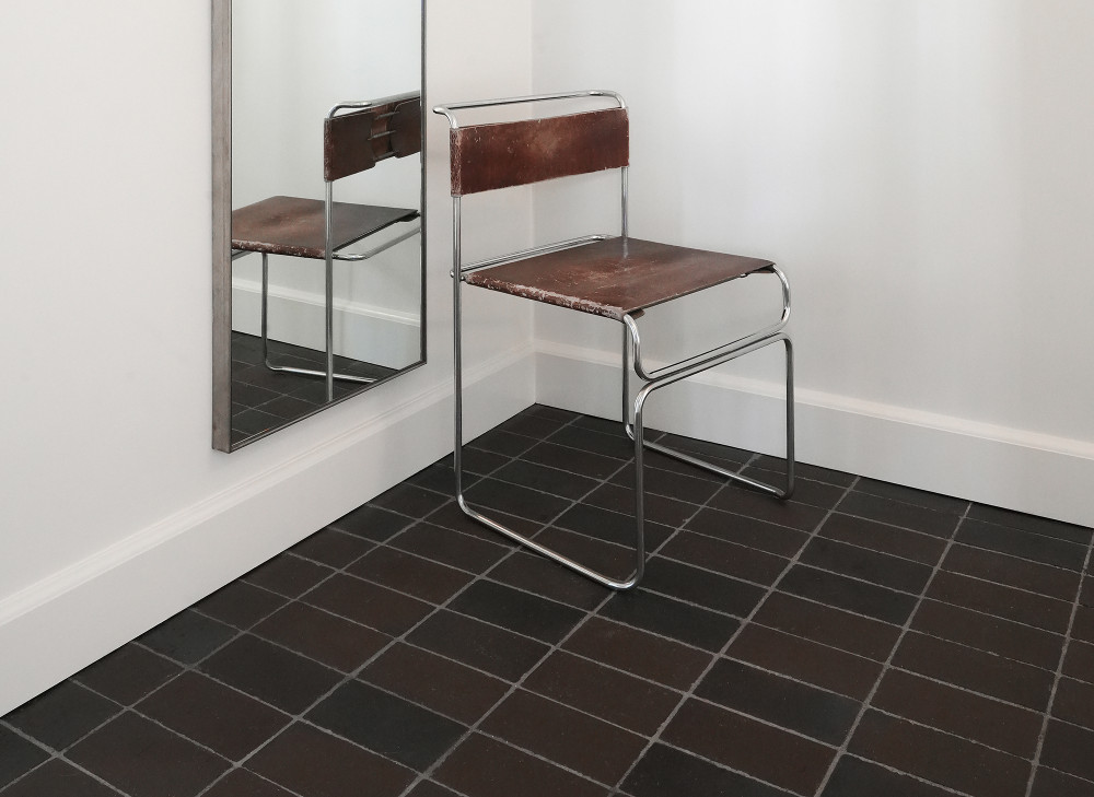 Moderne Innenarchitektur mit schwarz-bunten Pflasterklinkern | Klinkerwerke Muhr