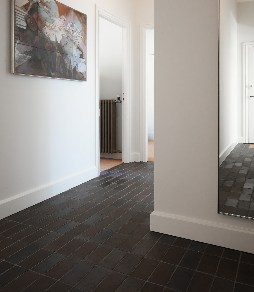 Moderne Innenarchitektur mit schwarz-bunten Pflasterklinkern | Klinkerwerke Muhr