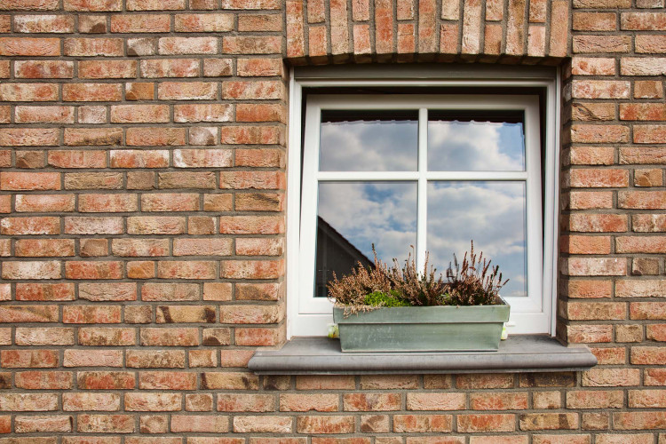 Freundliches Eigenheim mit Sattel-Walmdach | Klinkerwerke Muhr