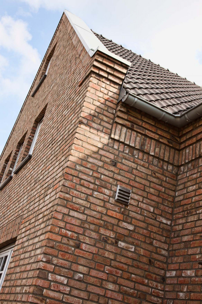 Freundliches Eigenheim mit Sattel-Walmdach | Klinkerwerke Muhr