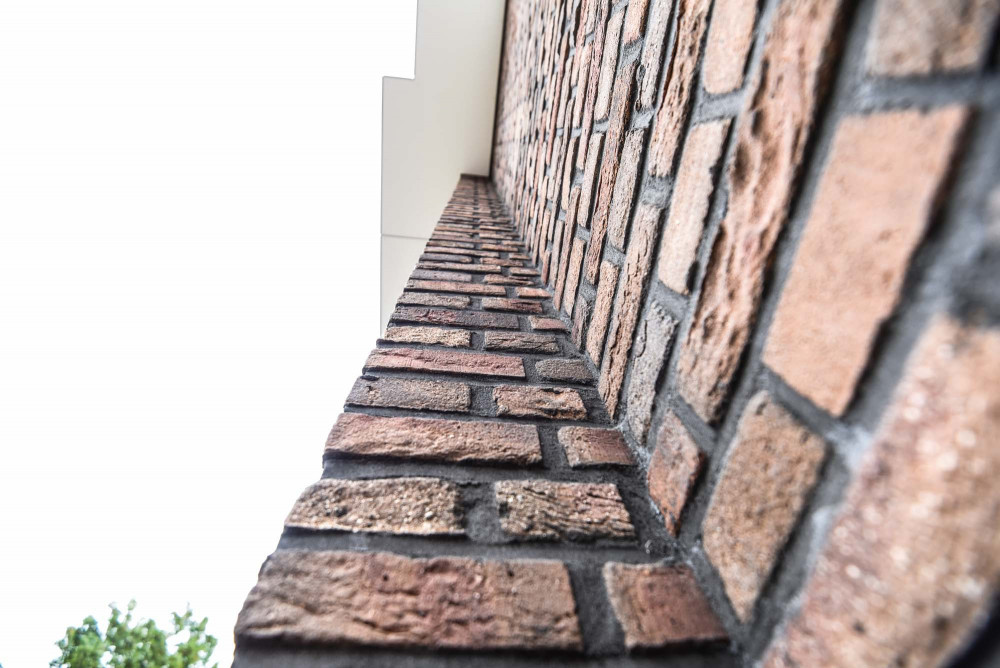 Dunkle Fuge und helle Details | Klinkerwerke Muhr