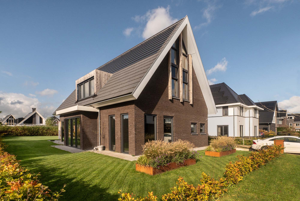 Schwarz-brauner Verblender in stoßfugenfreiem Verband | Klinkerwerke Muhr