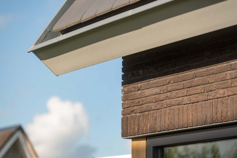 Schwarz-brauner Verblender in stoßfugenfreiem Verband | Klinkerwerke Muhr