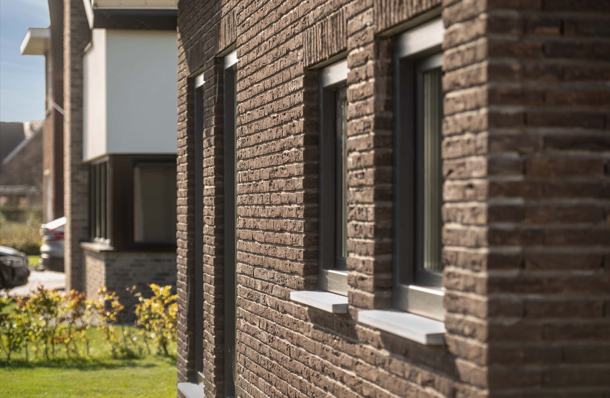 Schwarz-brauner Verblender in stoßfugenfreiem Verband | Klinkerwerke Muhr