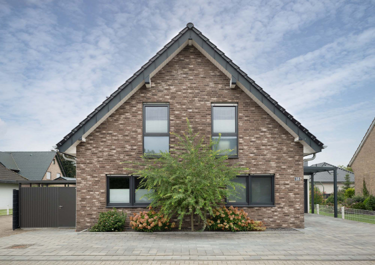 schwarz-bunter Verblender mit hellen Akzenten | Klinkerwerke Muhr