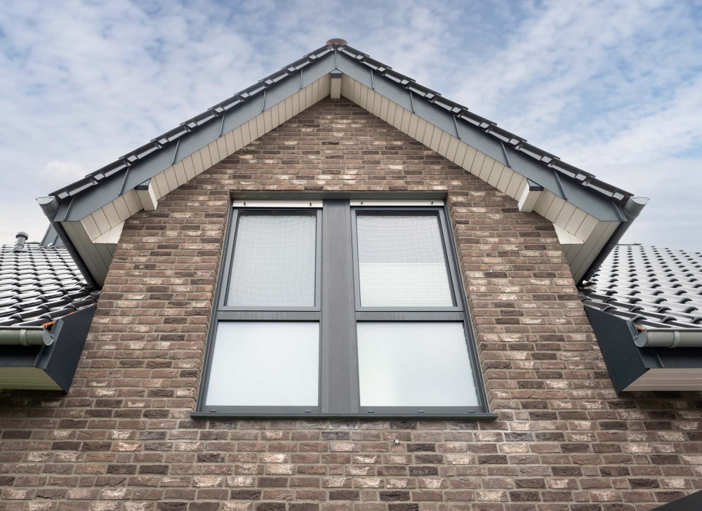 schwarz-bunter Verblender mit hellen Akzenten | Klinkerwerke Muhr