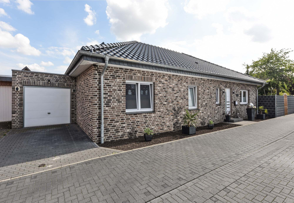 Creme-grauer Verblender mit heller Fuge | Klinkerwerke Muhr