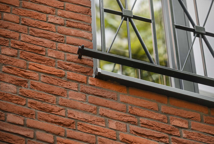 Kraftvoller Kontrast in Rot und Dunkelgrau | Klinkerwerke Muhr