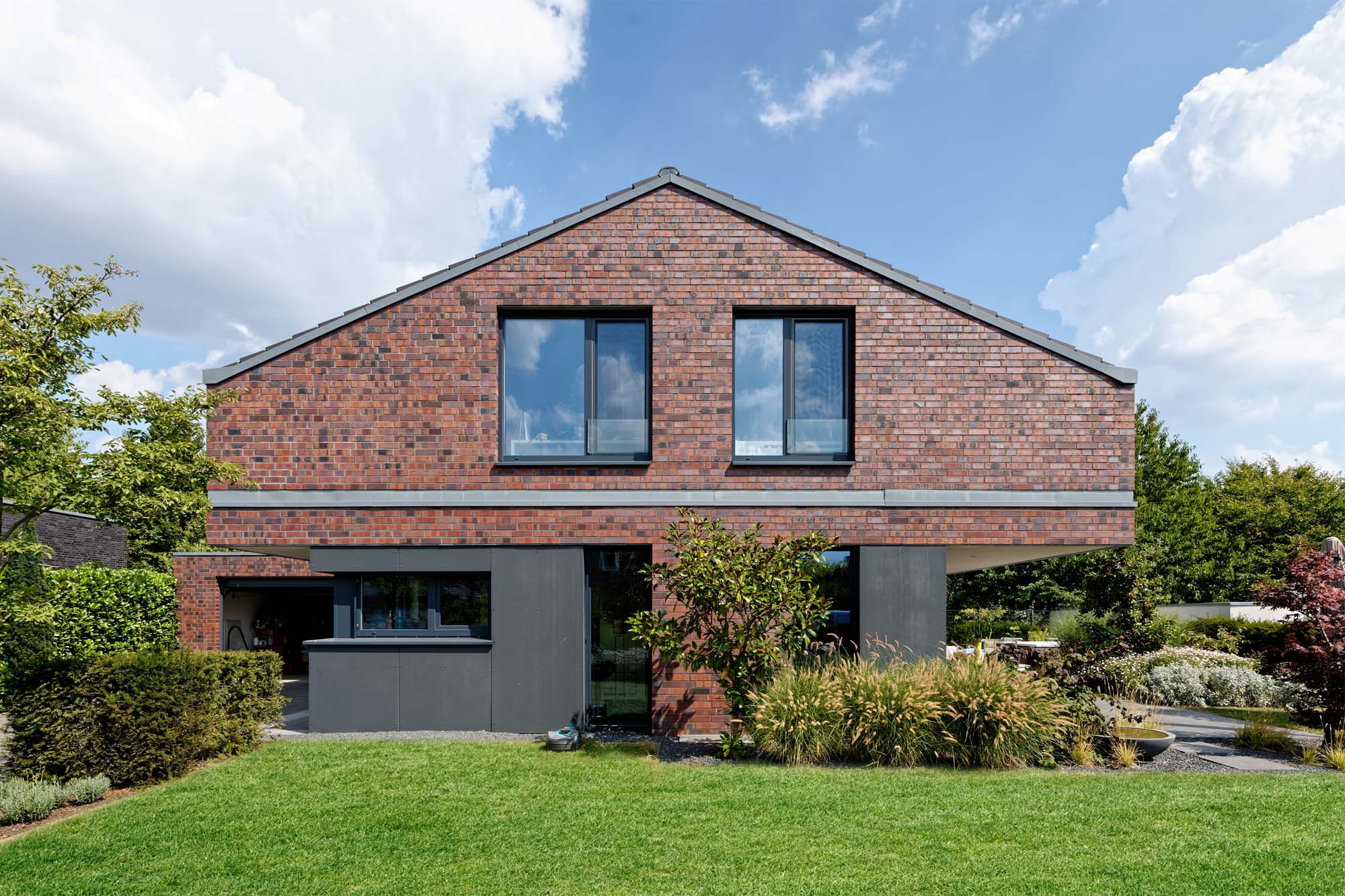 Ausdrucksstarkes Farbspiel mit Kohle-Akzenten | Klinkerwerke Muhr