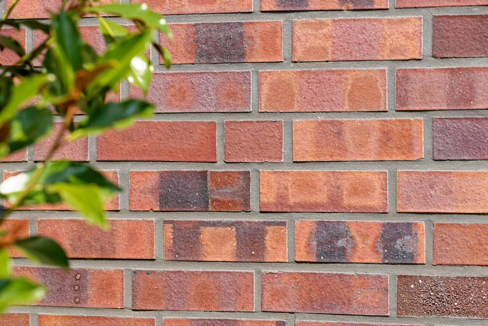 Ausdrucksstarkes Farbspiel mit Kohle-Akzenten | Klinkerwerke Muhr