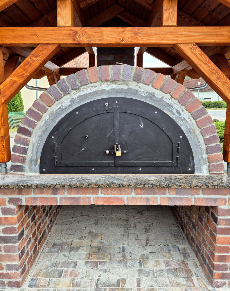 Backofen mit rot-buntem Klinker | Klinkerwerke Muhr