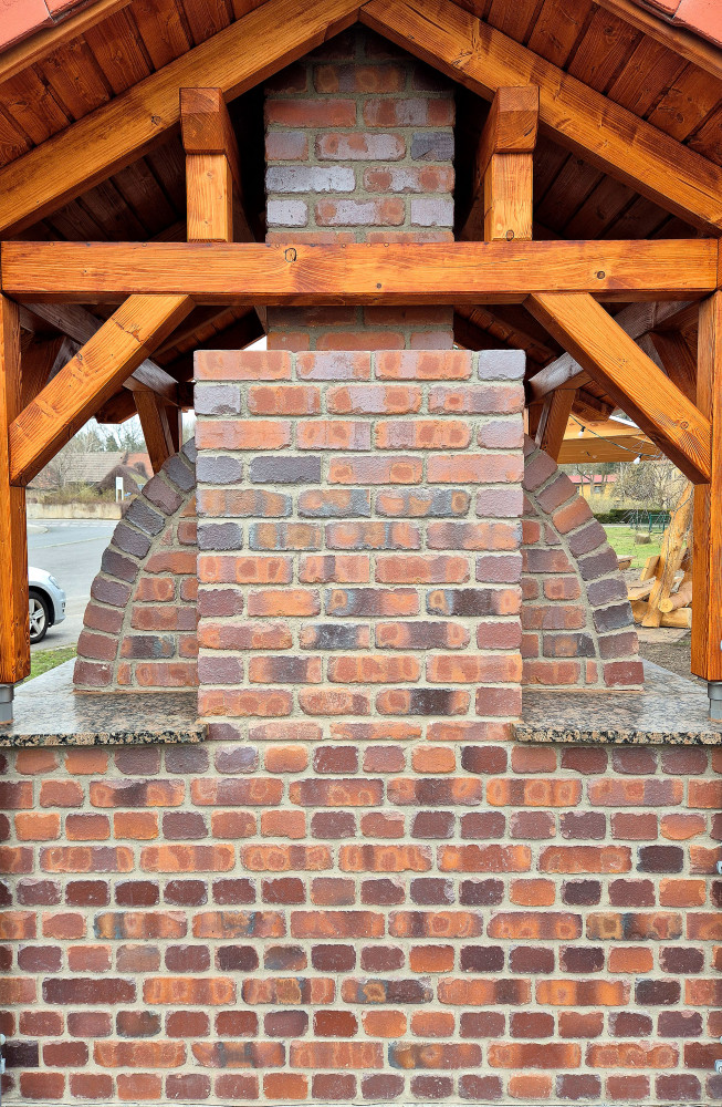 Backofen mit rot-buntem Klinker | Klinkerwerke Muhr