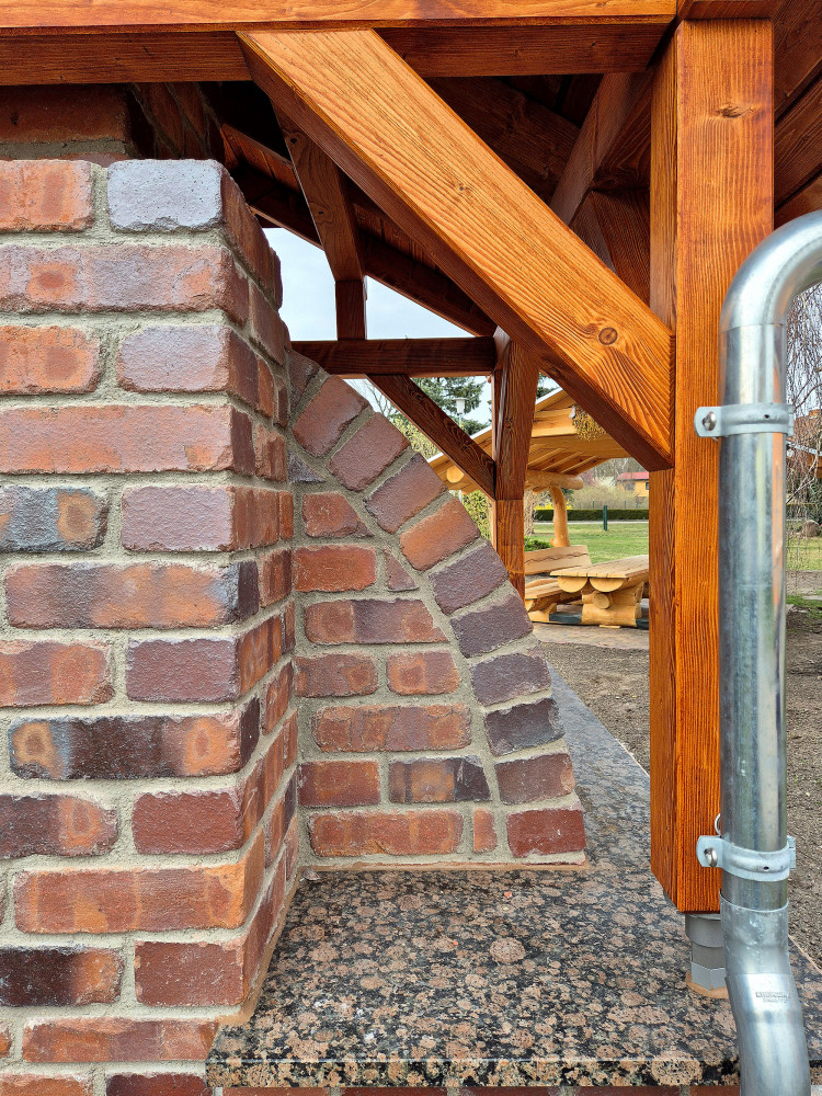 Backofen mit rot-buntem Klinker | Klinkerwerke Muhr