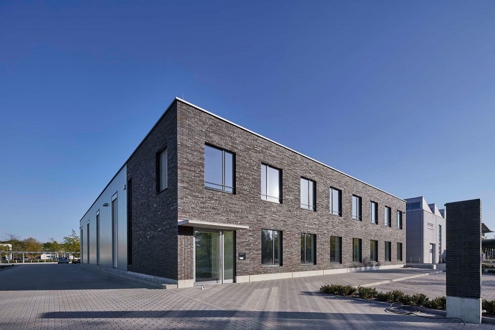 Fachgeschäft "Assistec" | Klinkerwerke Muhr