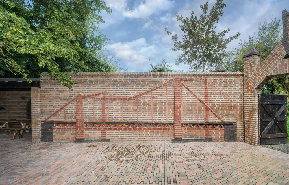 Besonderes Ziermauerwerk mit historischen Motiven | Klinkerwerke Muhr