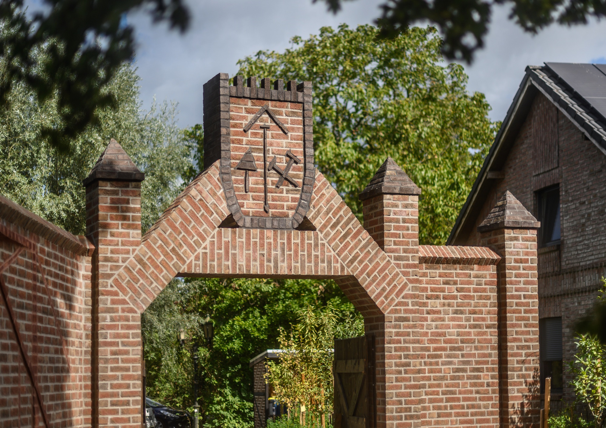 Besonderes Ziermauerwerk mit historischen Motiven | Klinkerwerke Muhr